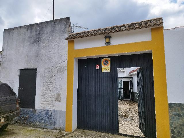 Imagen 40 Inmueble 301369 - Casa Adosada en venta en Almadén De La Plata / En plaza principal, en pleno centro de la l...