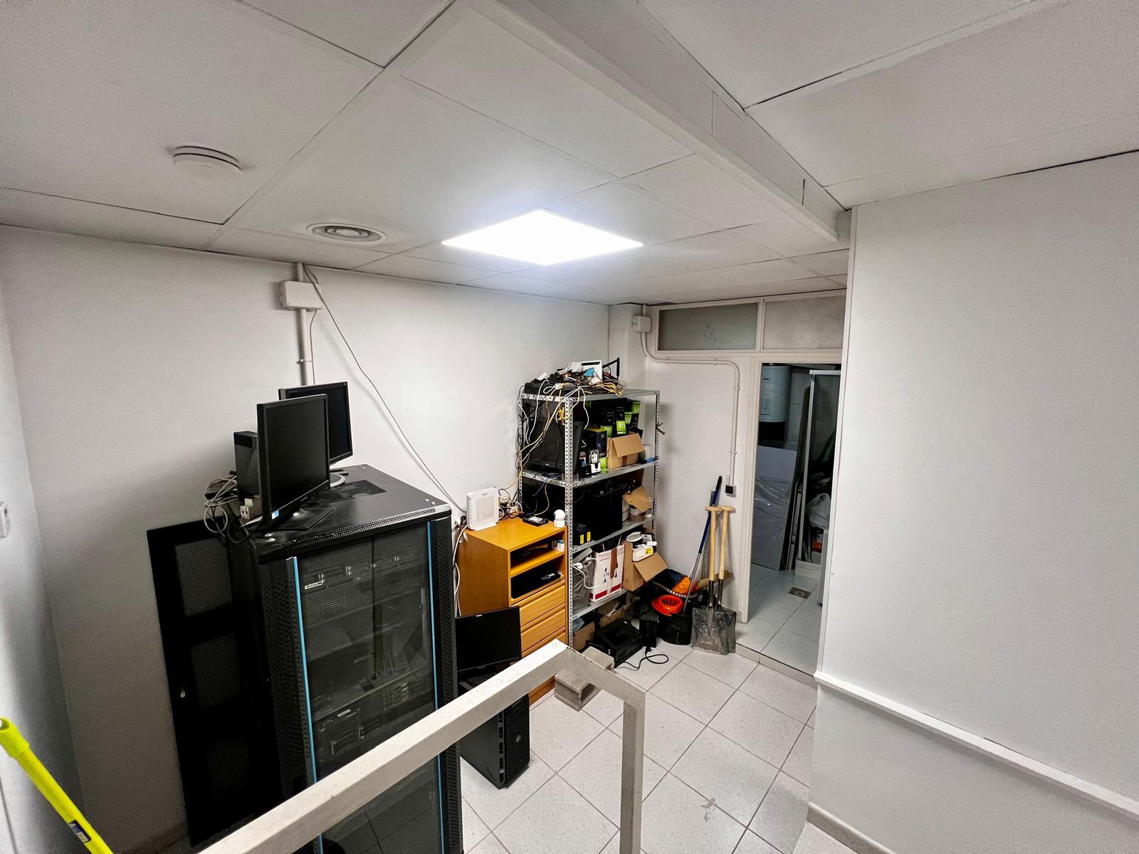 Imagen 3 Local Comercial en venta en Arganda Del Rey / Próximo a Renfe y Metro.