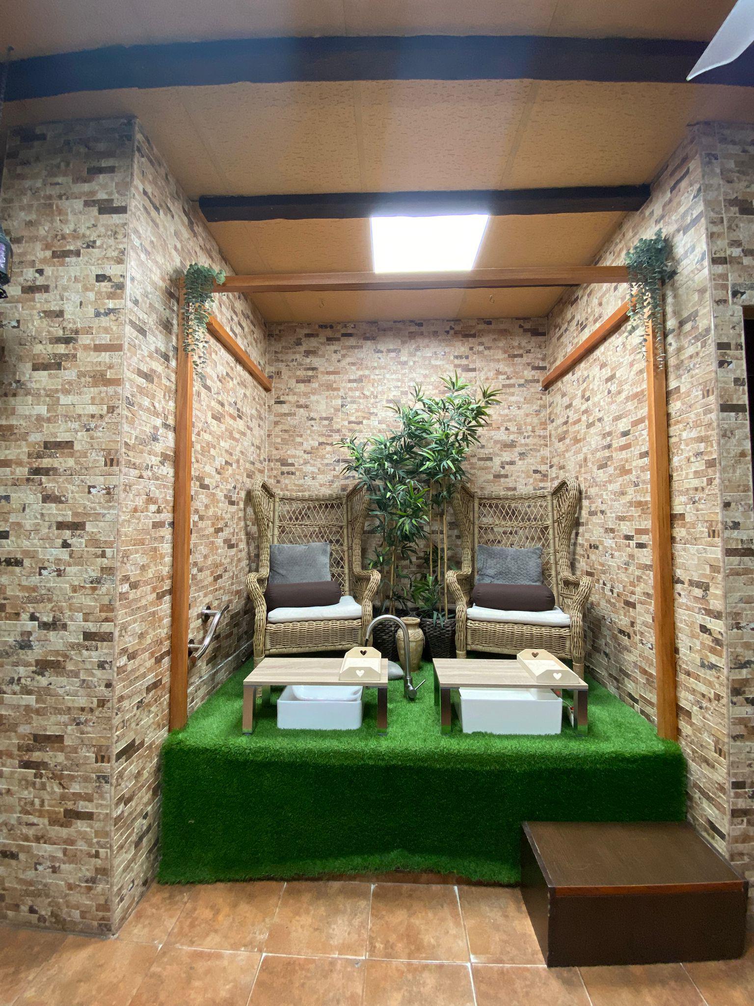 Imagen 1 Local Comercial en alquiler en Torrejón De Ardoz / Barrio Juncal, frente a la iglesia.