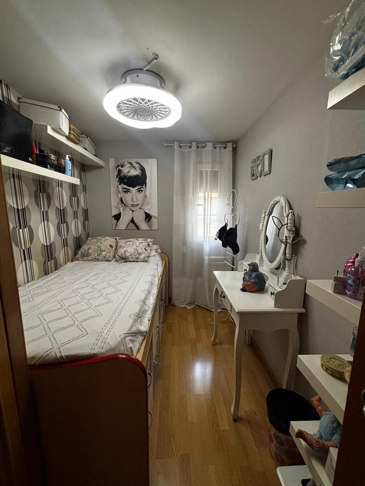 Imagen 8 Piso en venta en Madrid / A dos minutos de la parada de metro Simancas.