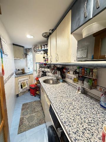 Imagen 3 Inmueble 301091 - Piso en venta en Madrid / A dos minutos de la parada de metro Simancas.