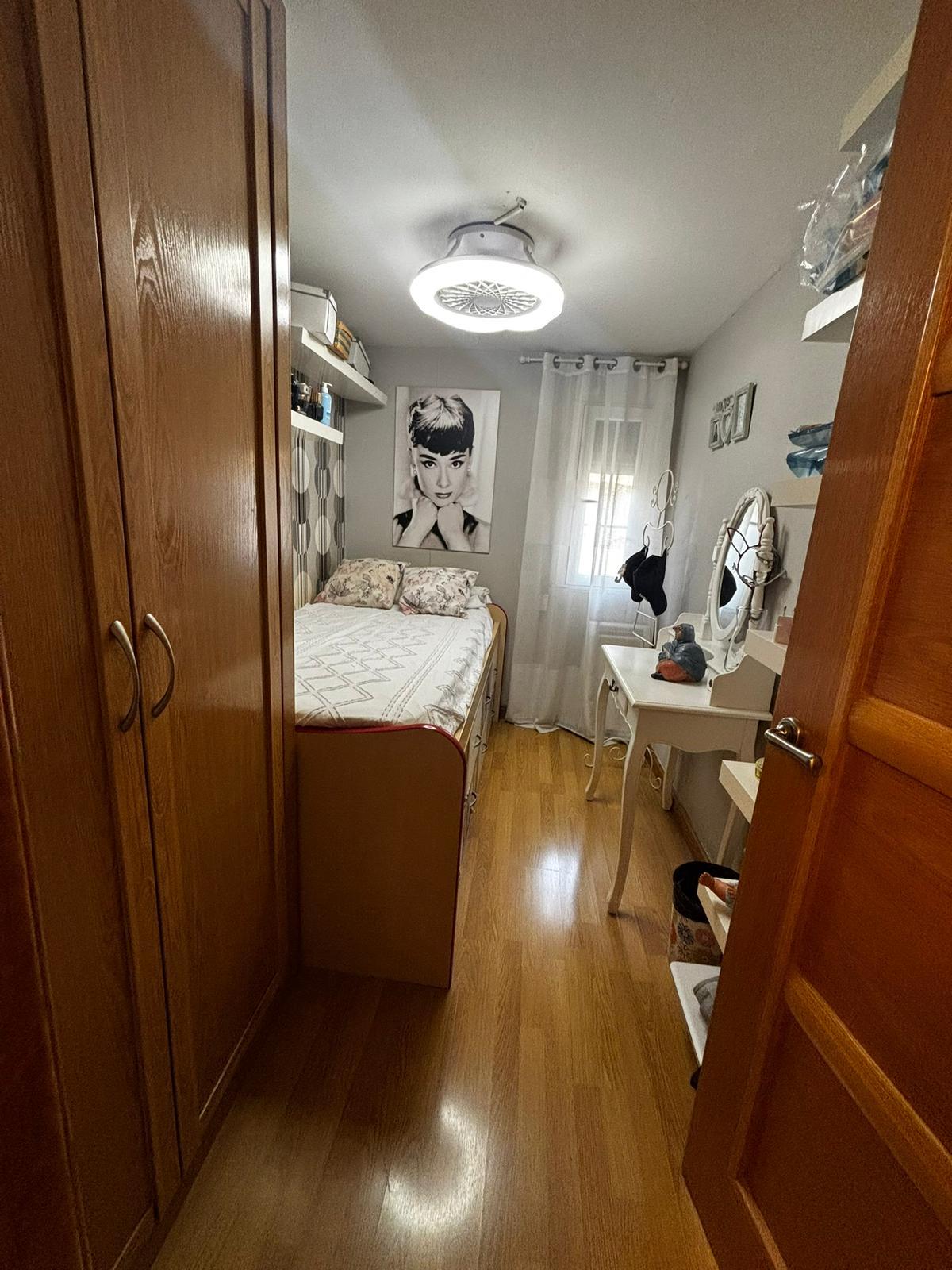 Imagen 10 Piso en venta en Madrid / A dos minutos de la parada de metro Simancas.