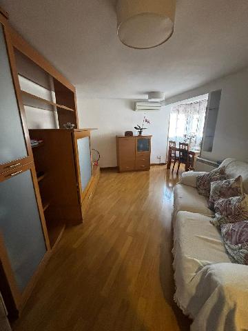 Imagen 2 Inmueble 301091 - Piso en venta en Madrid / A dos minutos de la parada de metro Simancas.