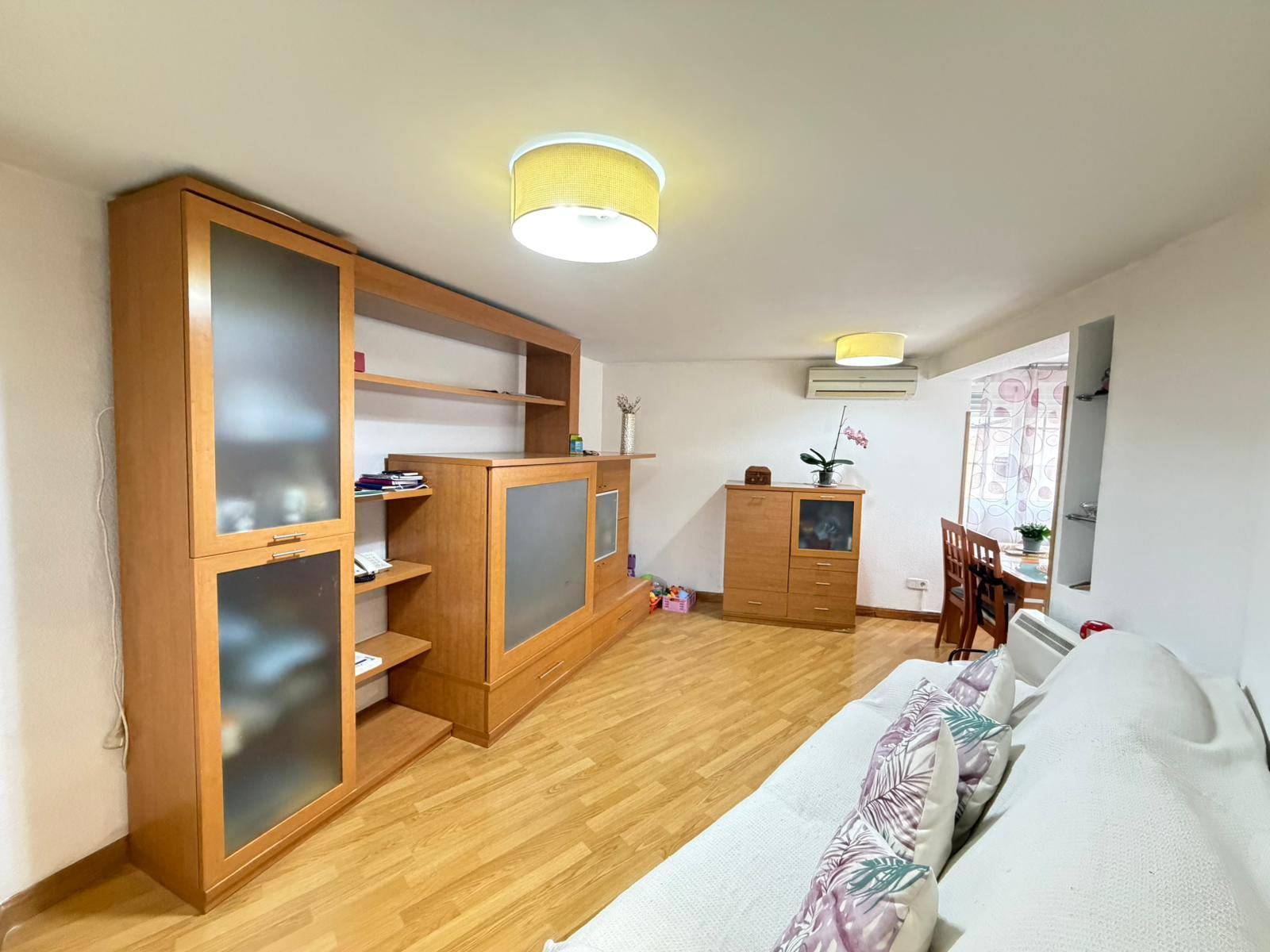 Imagen 1 Piso en venta en Madrid / A dos minutos de la parada de metro Simancas.