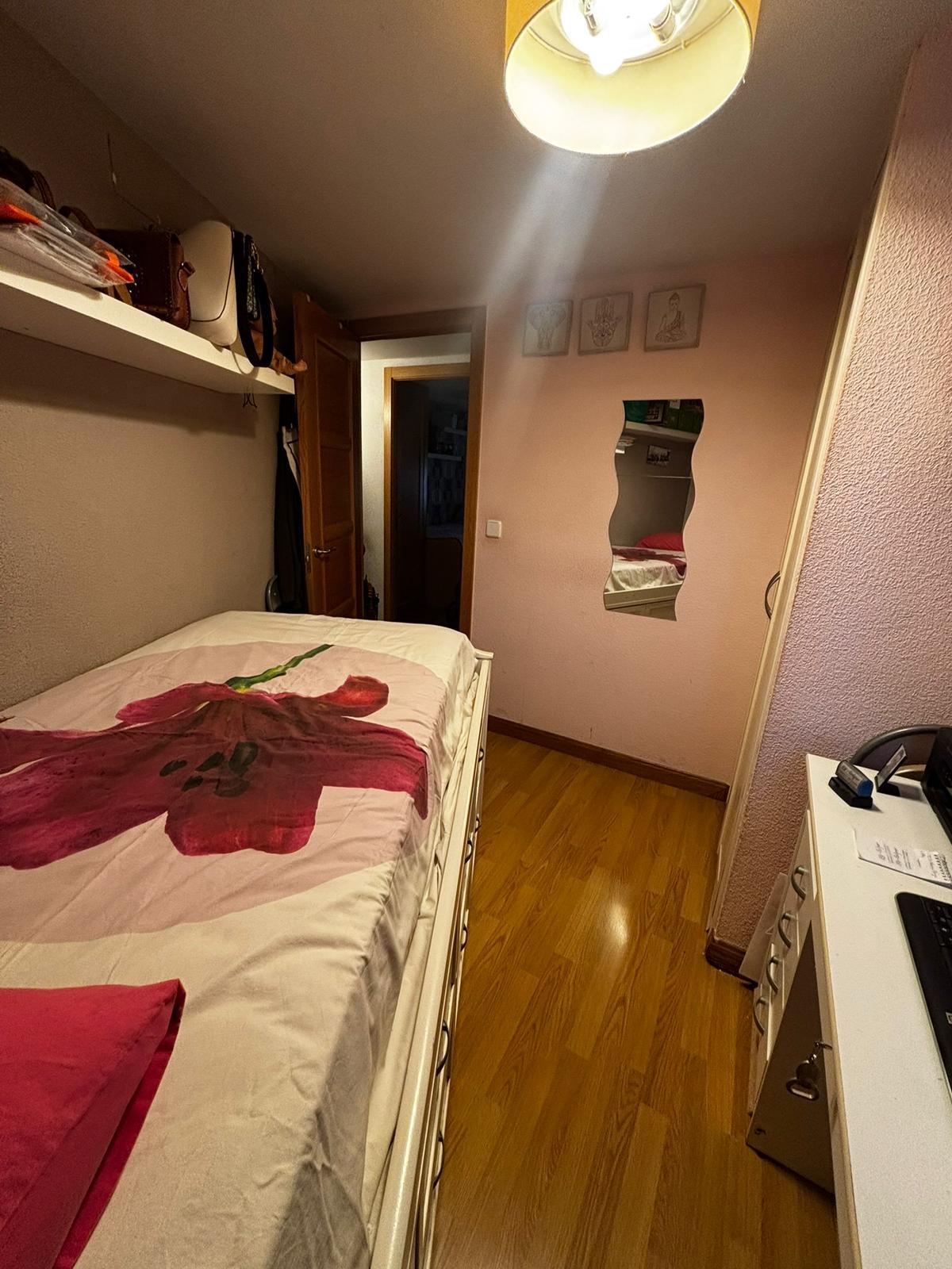 Imagen 13 Piso en venta en Madrid / A dos minutos de la parada de metro Simancas.