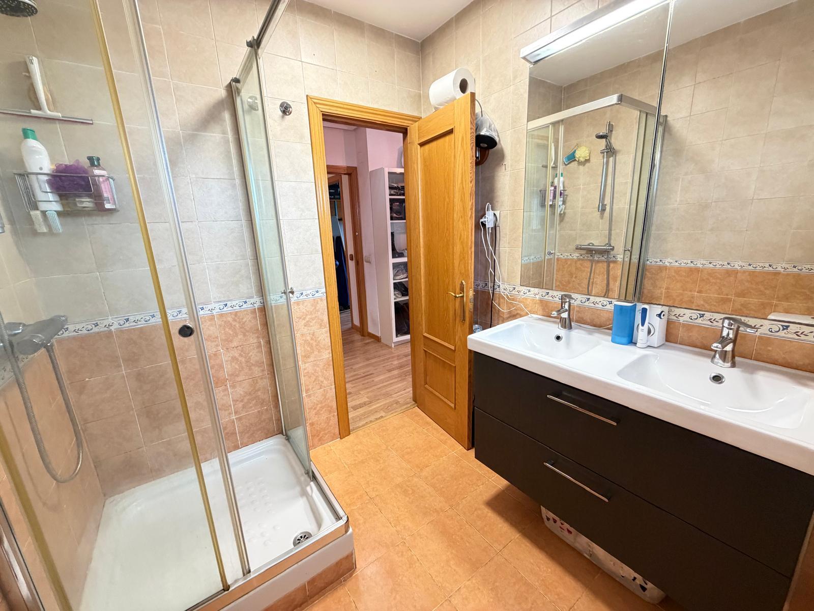 Imagen 22 Casa Pareada en venta en Torres De La Alameda / Próximo al centro y servicios de Torres de...