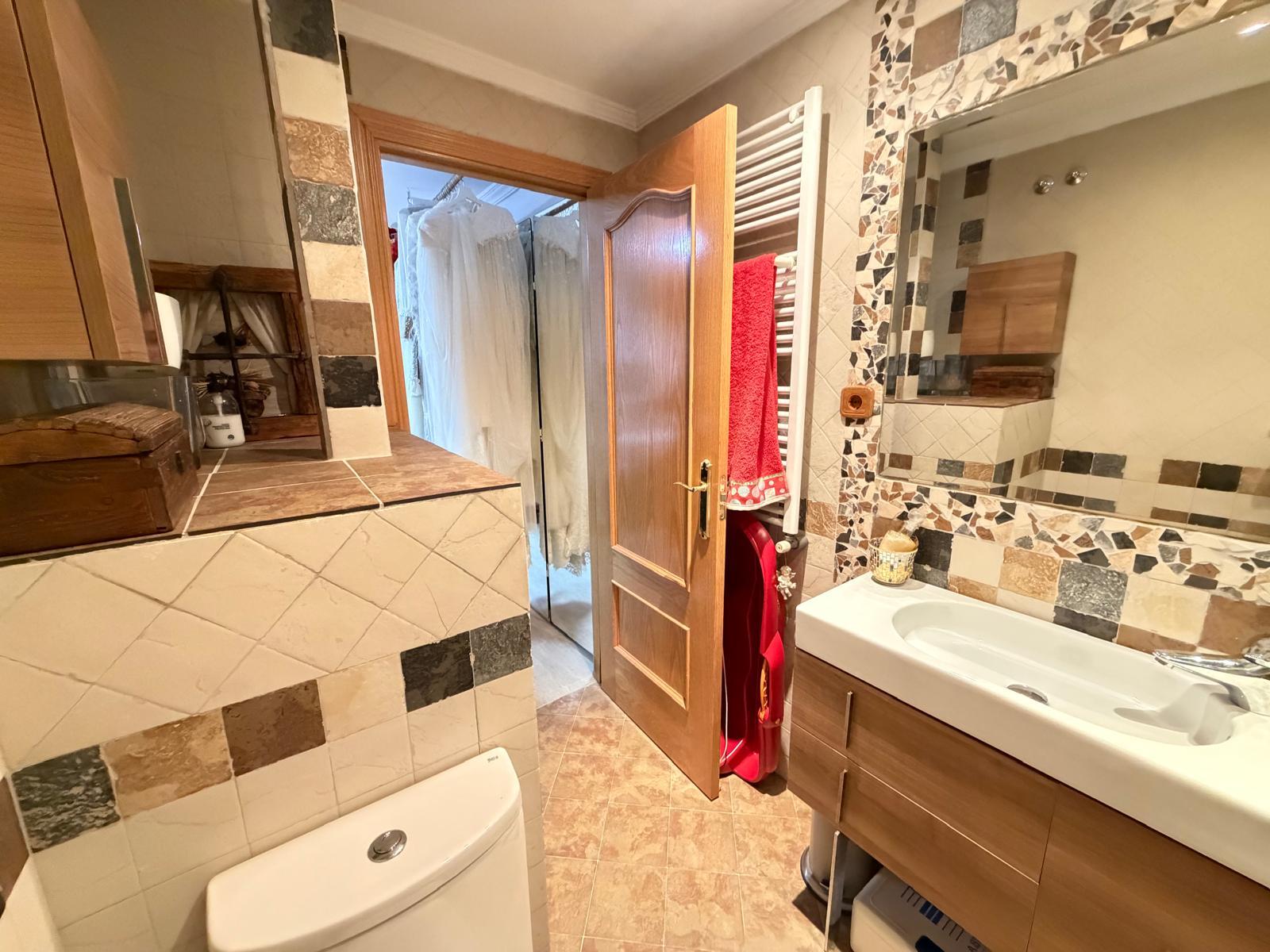 Imagen 26 Casa Aislada en venta en Torres De La Alameda / Próximo al centro y servicios de Torres de...