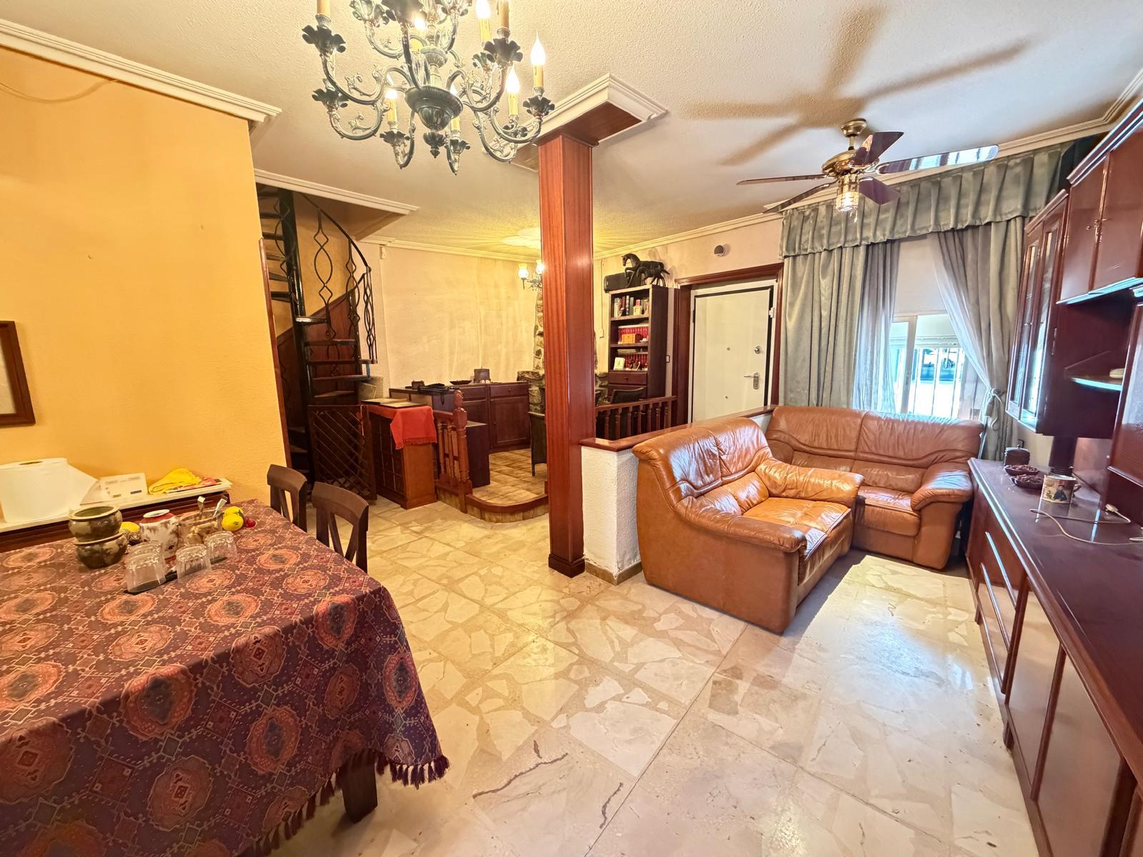 Imagen 10 Casa Adosada en venta en Torrejón De Ardoz / A dos minutos de el centro de Torrejón de Ardoz.