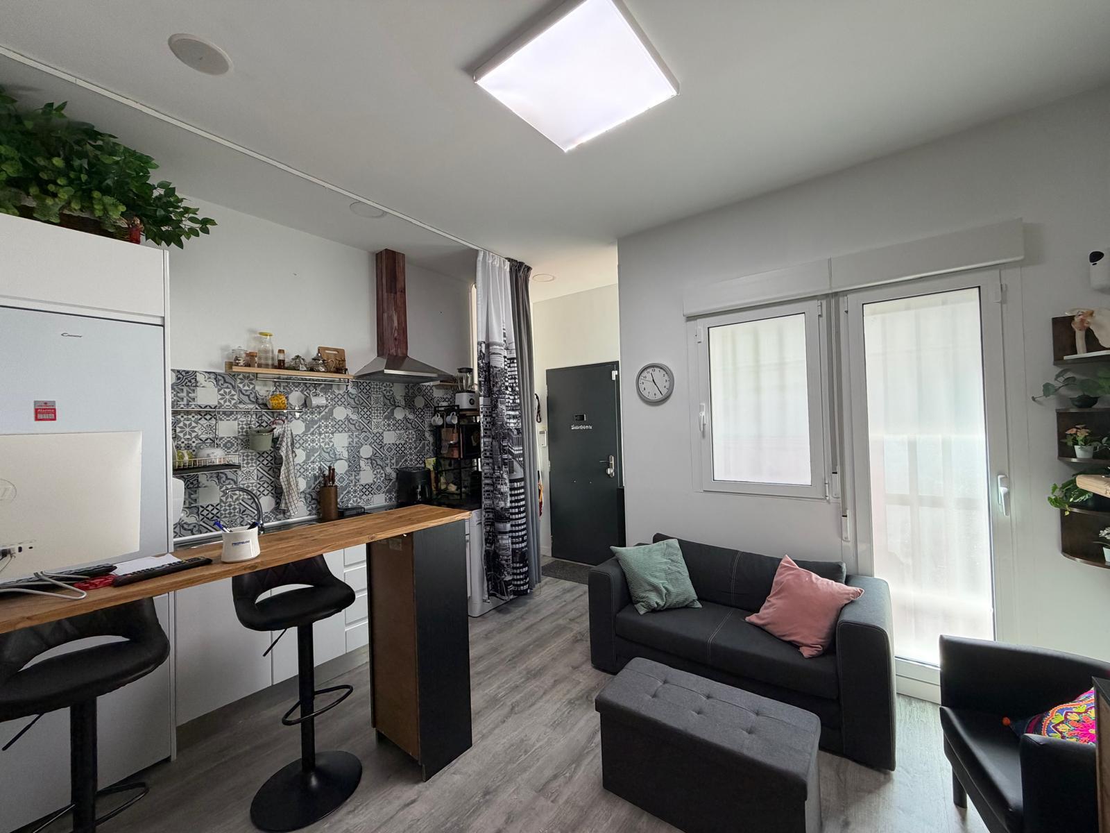 Imagen 2 Piso en venta en Coslada / A tan solo dos minutos andando de la renfe Coslada.