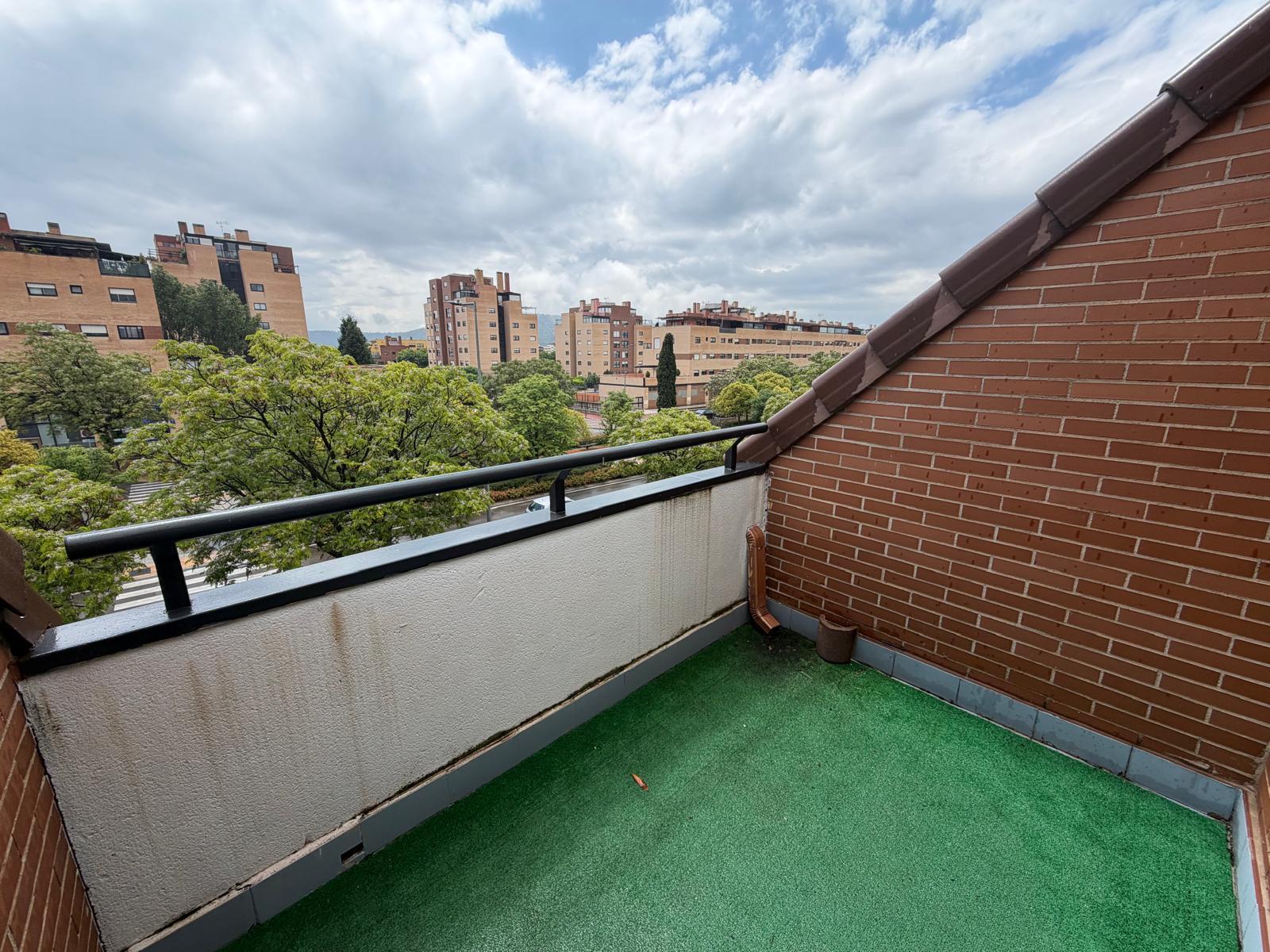 Imagen 10 Casa en venta en Alcalá De Henares / A  dos minutos de la renfe de La garena. 