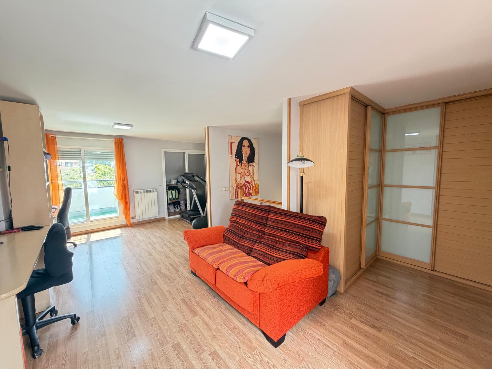 Imagen 28 Casa en venta en Alcalá De Henares / A  dos minutos de la renfe de La garena. 