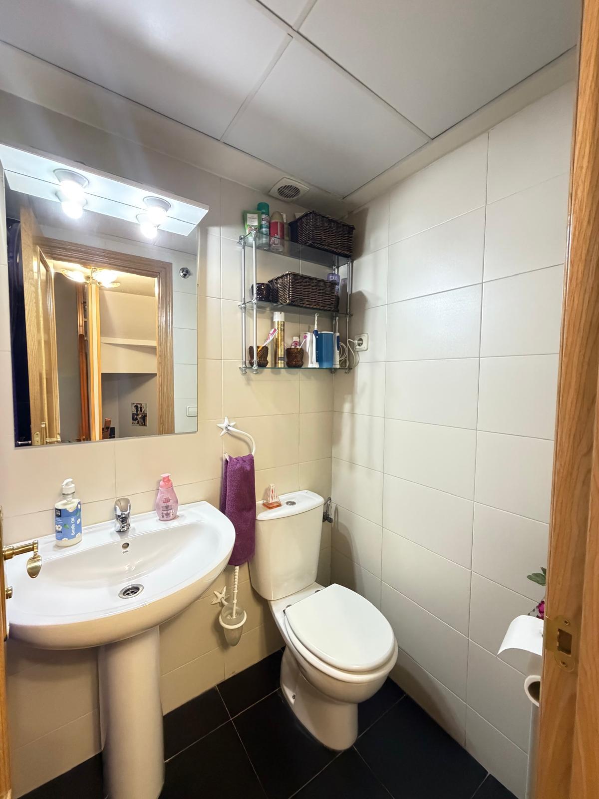 Imagen 15 Casa en venta en Alcalá De Henares / A  dos minutos de la renfe de La garena. 
