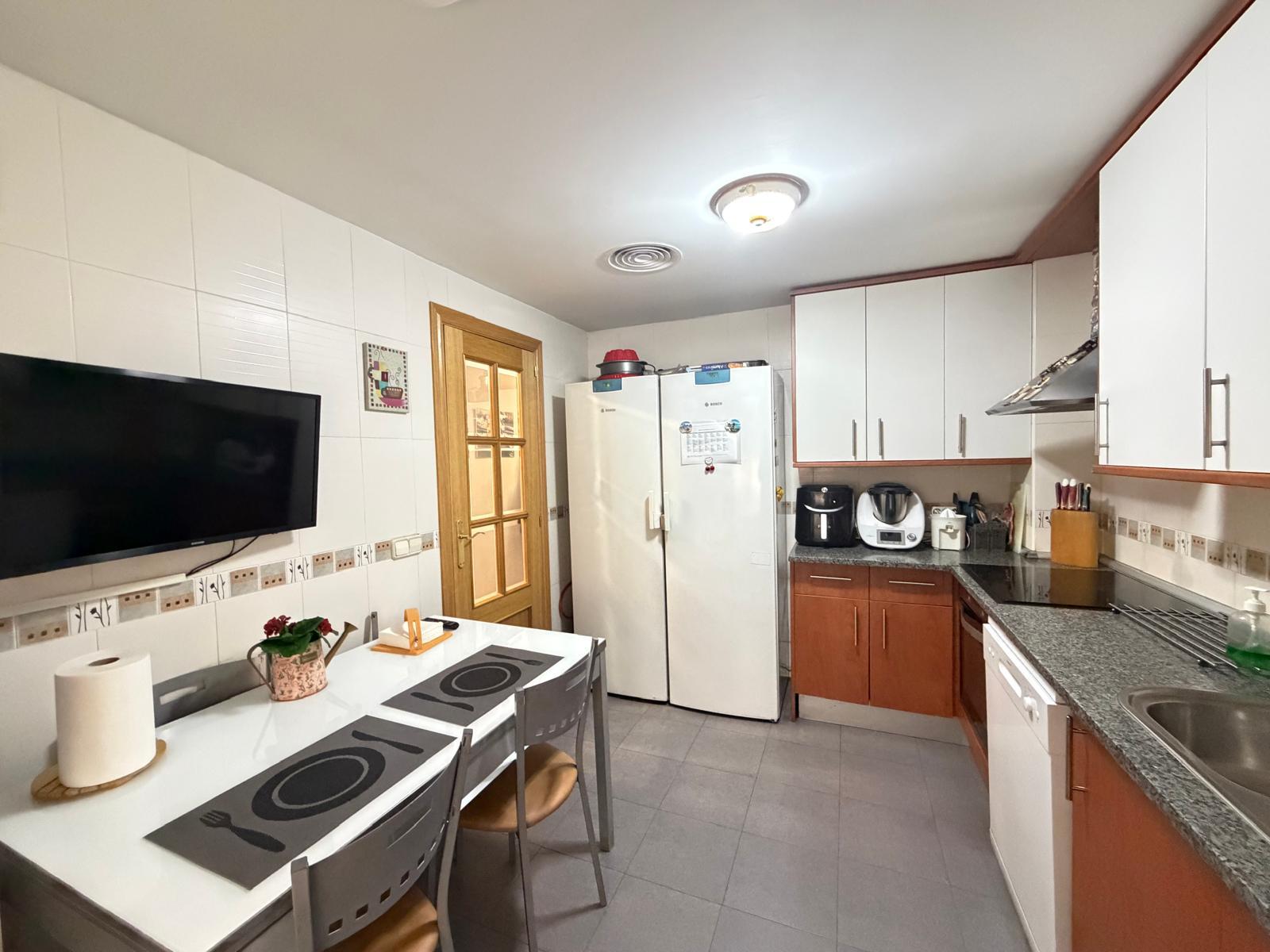 Imagen 3 Casa en venta en Alcalá De Henares / A  dos minutos de la renfe de La garena. 