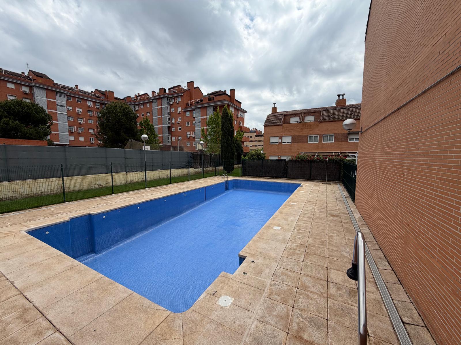 Imagen 37 Casa en venta en Alcalá De Henares / A  dos minutos de la renfe de La garena. 