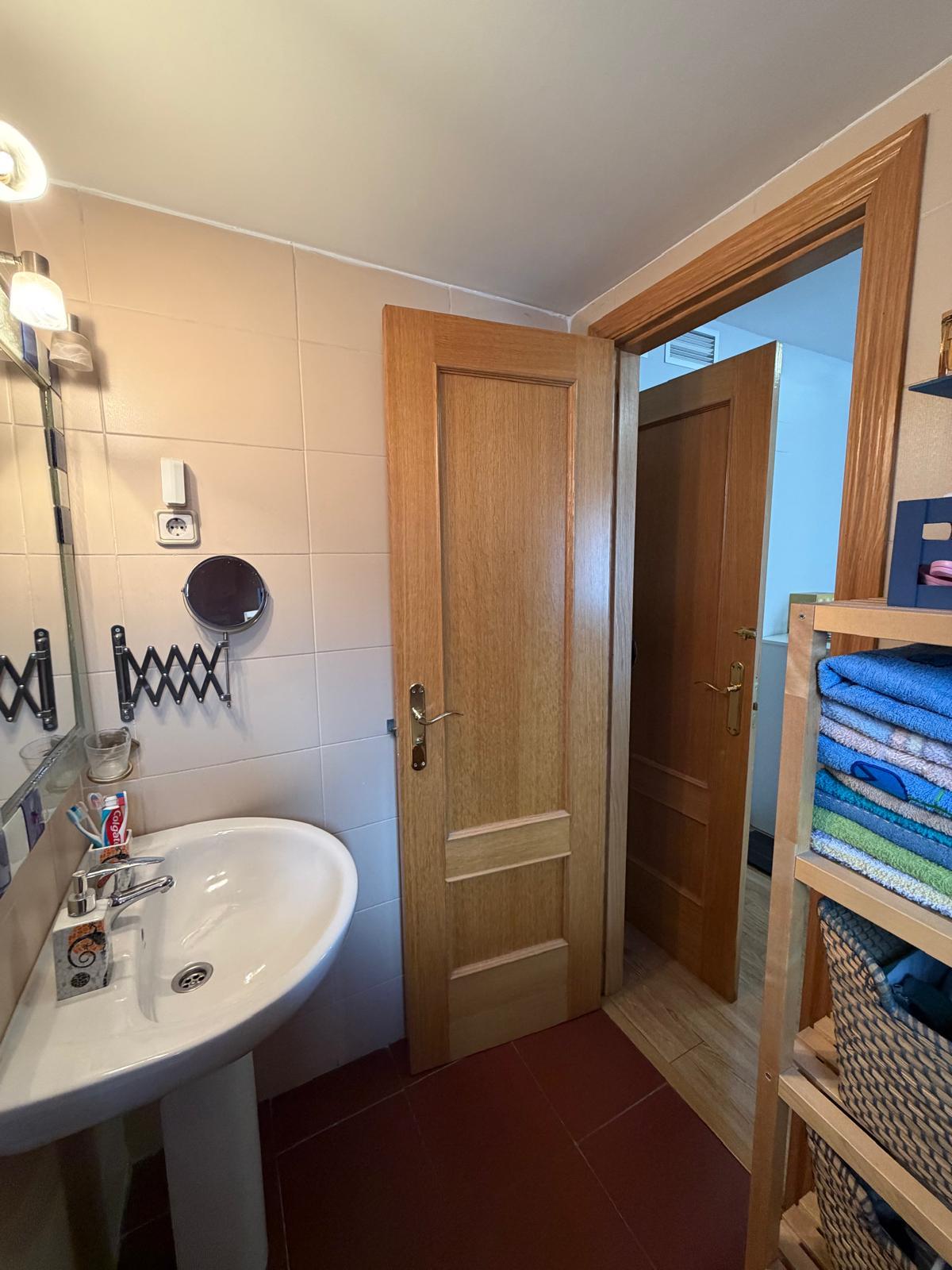 Imagen 20 Casa en venta en Alcalá De Henares / A  dos minutos de la renfe de La garena. 