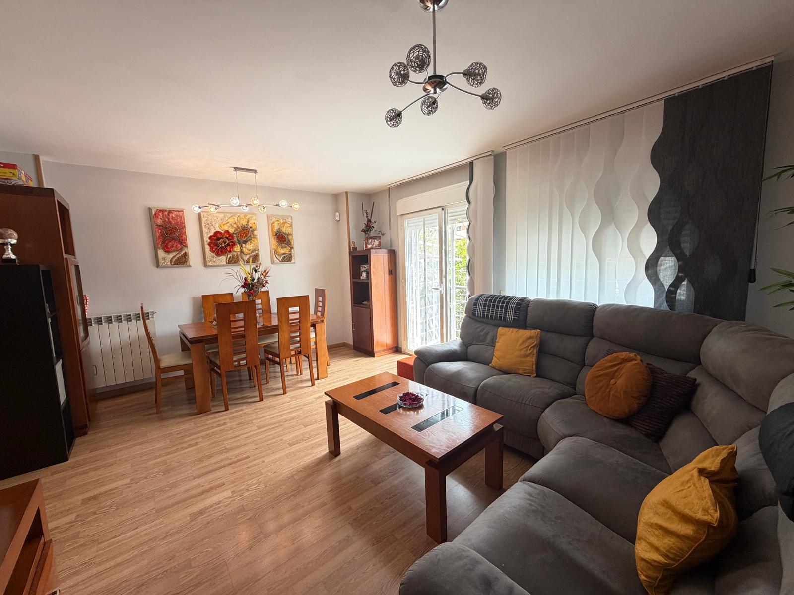 Imagen 7 Casa en venta en Alcalá De Henares / A  dos minutos de la renfe de La garena. 