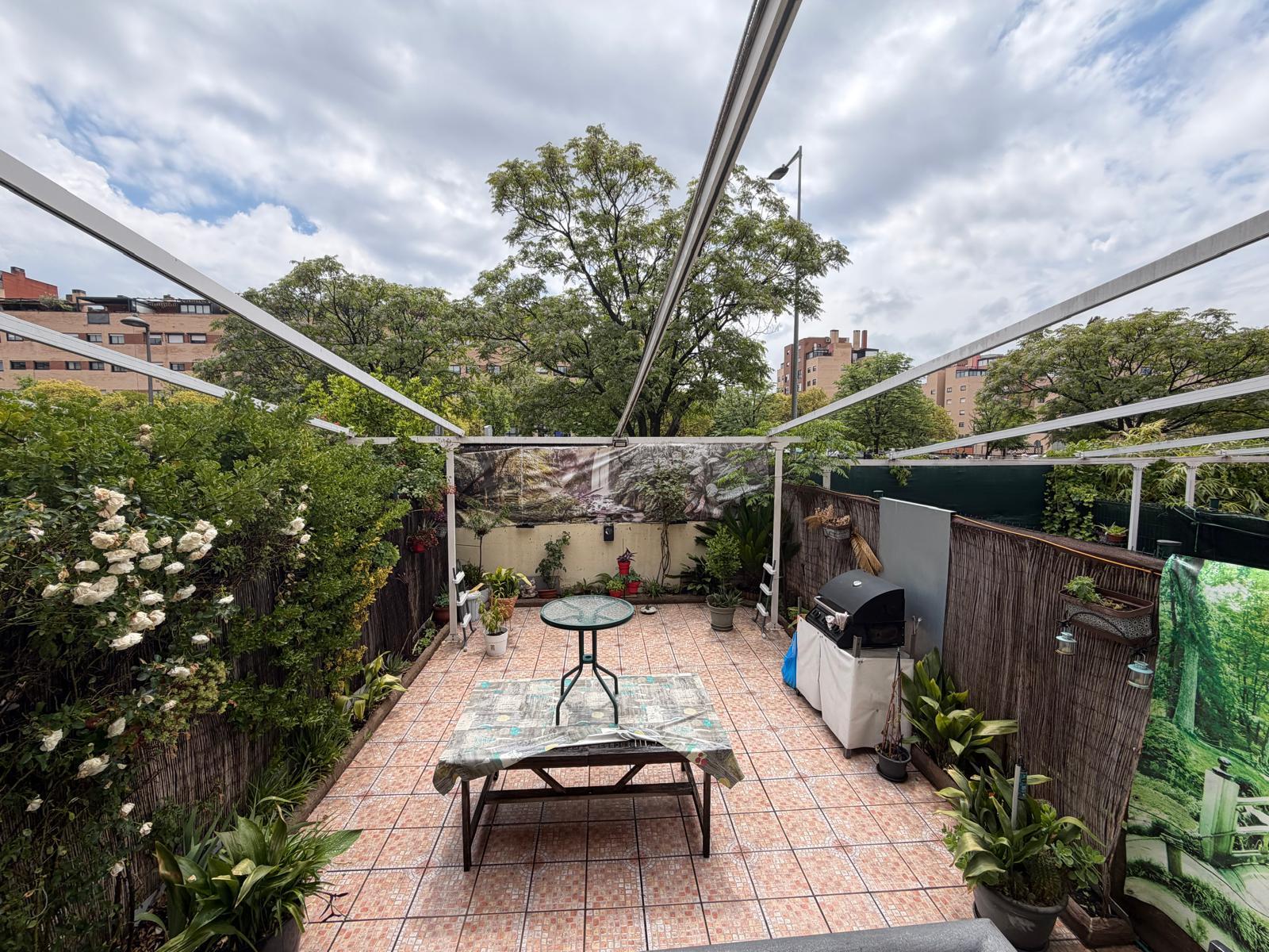 Imagen 1 Casa en venta en Alcalá De Henares / A  dos minutos de la renfe de La garena. 