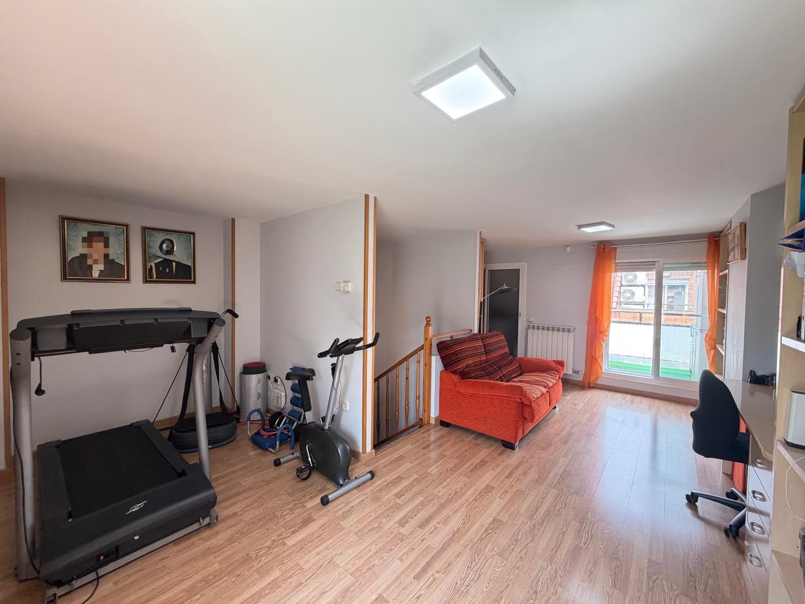 Imagen 29 Casa en venta en Alcalá De Henares / A  dos minutos de la renfe de La garena. 