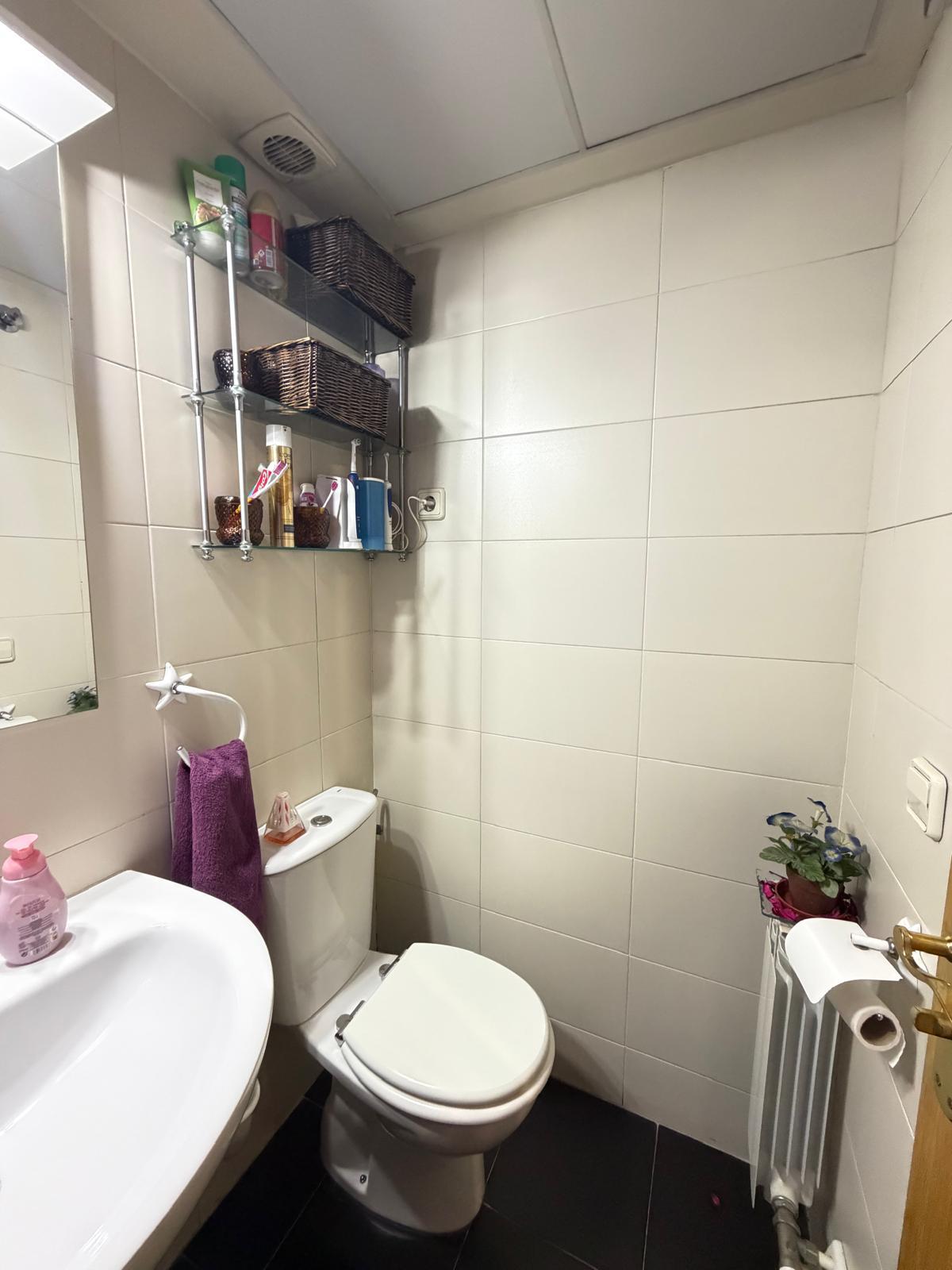 Imagen 21 Casa en venta en Alcalá De Henares / A  dos minutos de la renfe de La garena. 