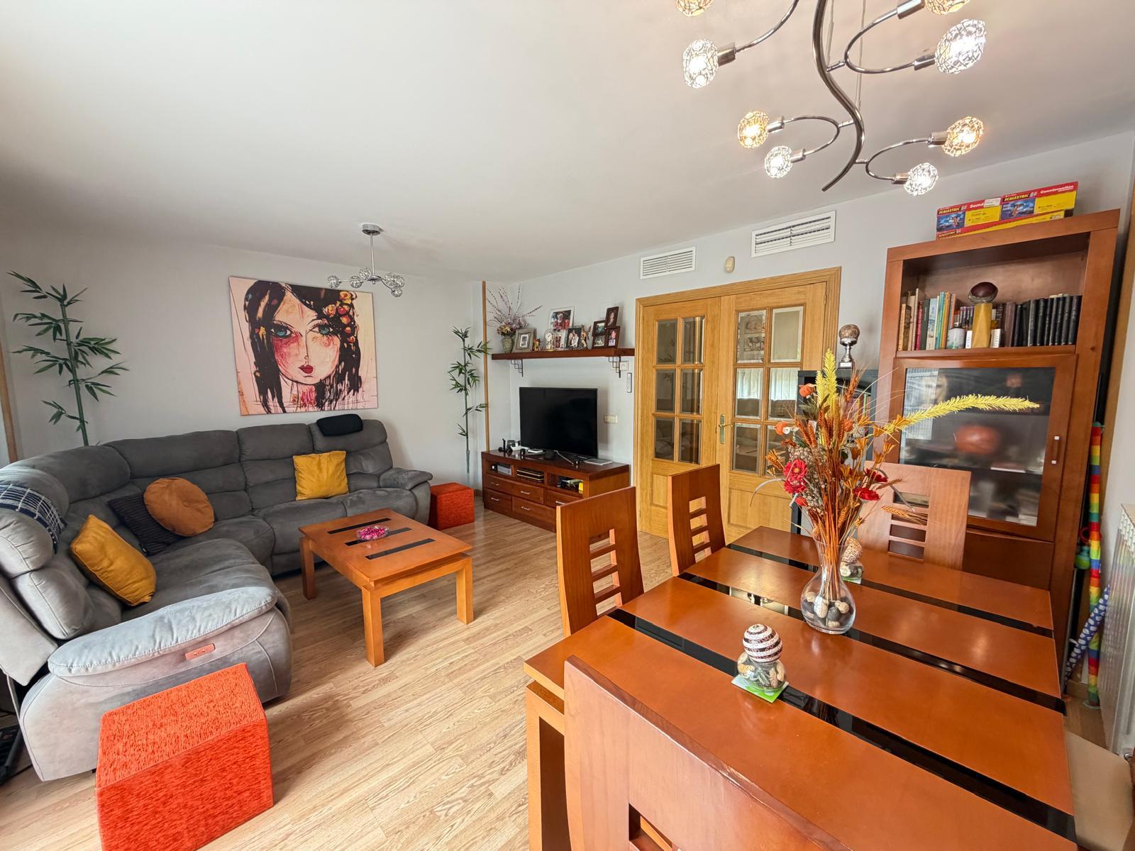 Imagen 6 Casa en venta en Alcalá De Henares / A  dos minutos de la renfe de La garena. 