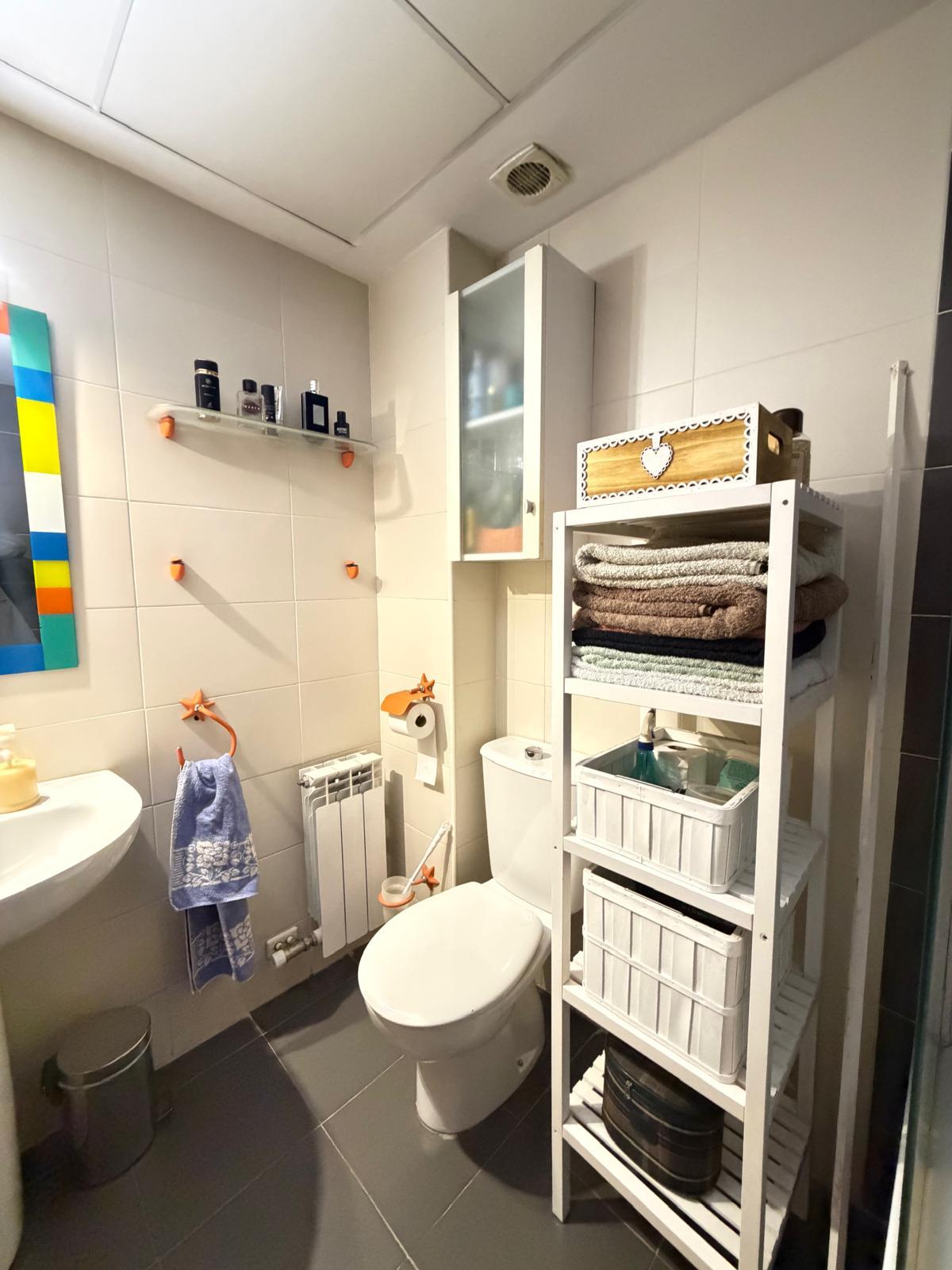 Imagen 24 Casa en venta en Alcalá De Henares / A  dos minutos de la renfe de La garena. 