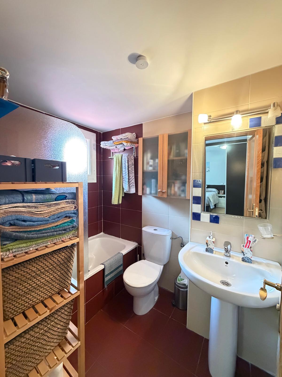 Imagen 22 Casa en venta en Alcalá De Henares / A  dos minutos de la renfe de La garena. 