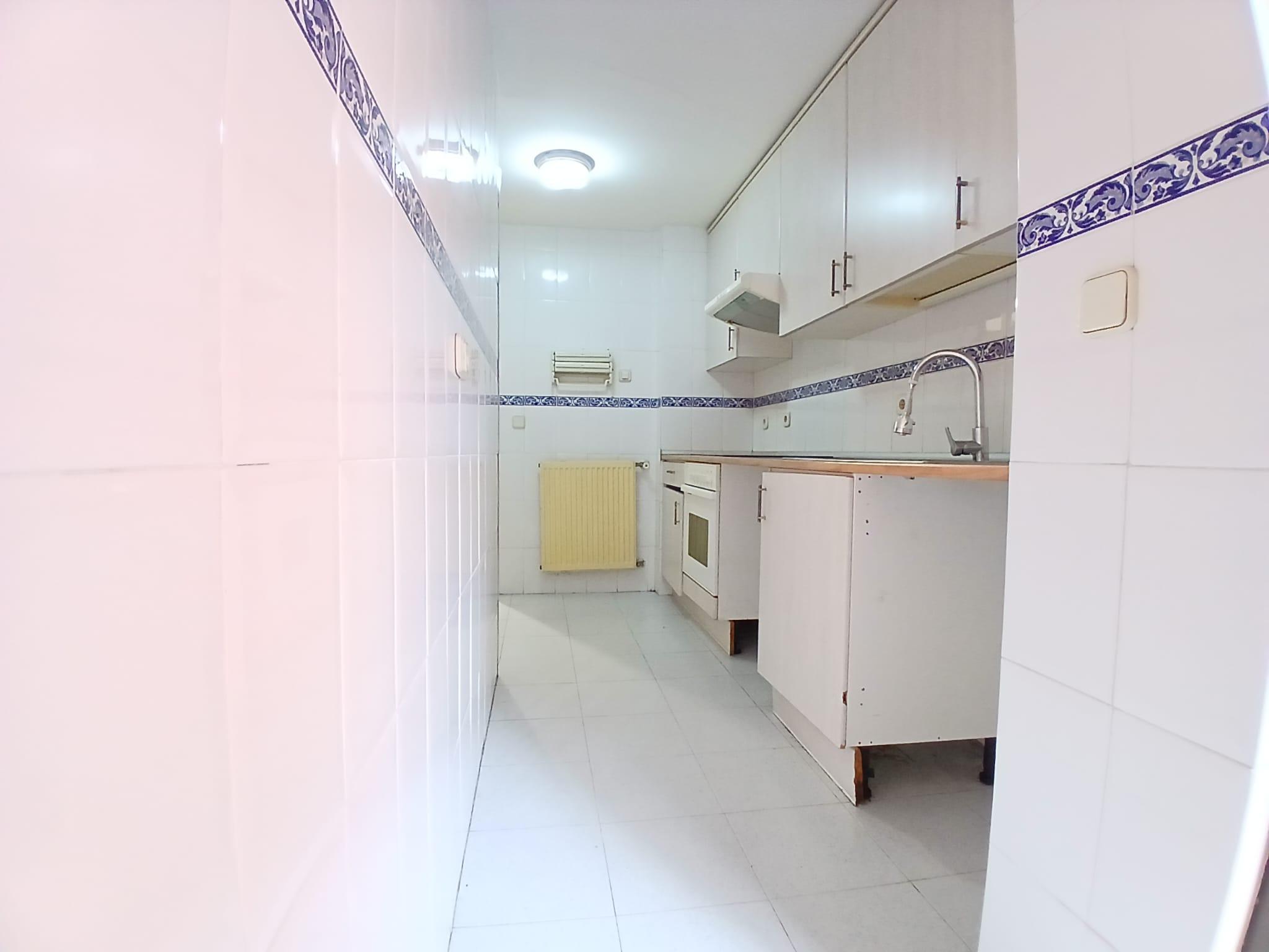 Imagen 2 Piso en venta en Torrejón De Ardoz / A tan solo tres minutos andando del parque El Juncal.
