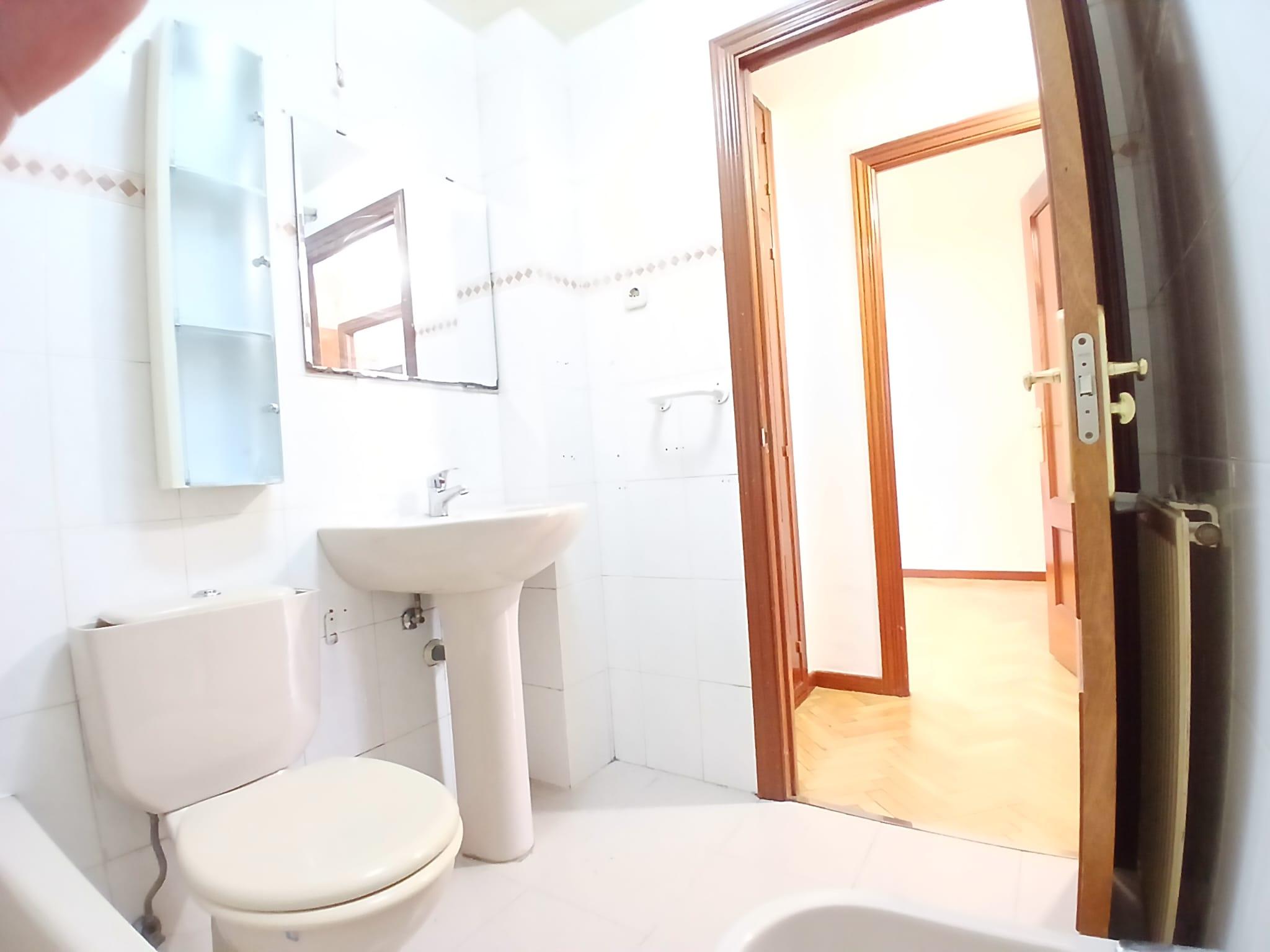 Imagen 18 Piso en venta en Torrejón De Ardoz / A tan solo tres minutos andando del parque El Juncal.