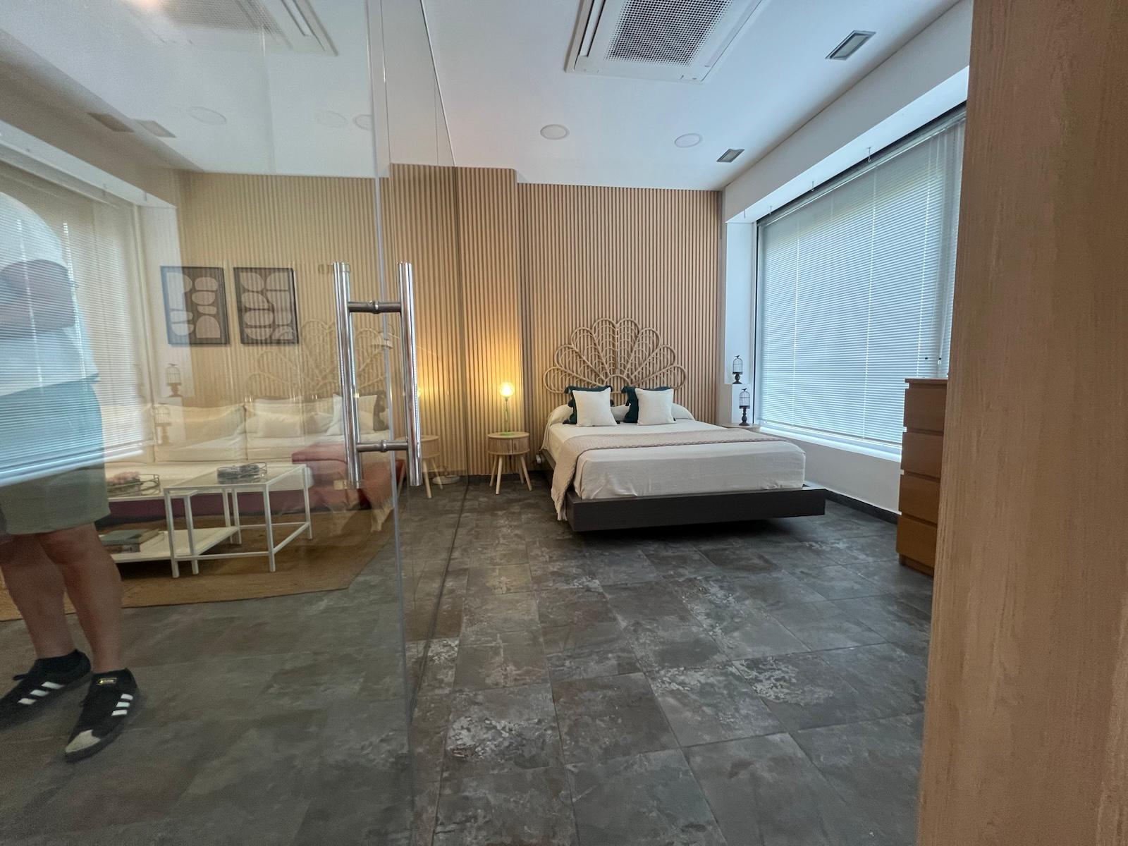 Imagen 5 Local Comercial en venta en San Fernando De Henares / Ubicada a un costado de la carretera...