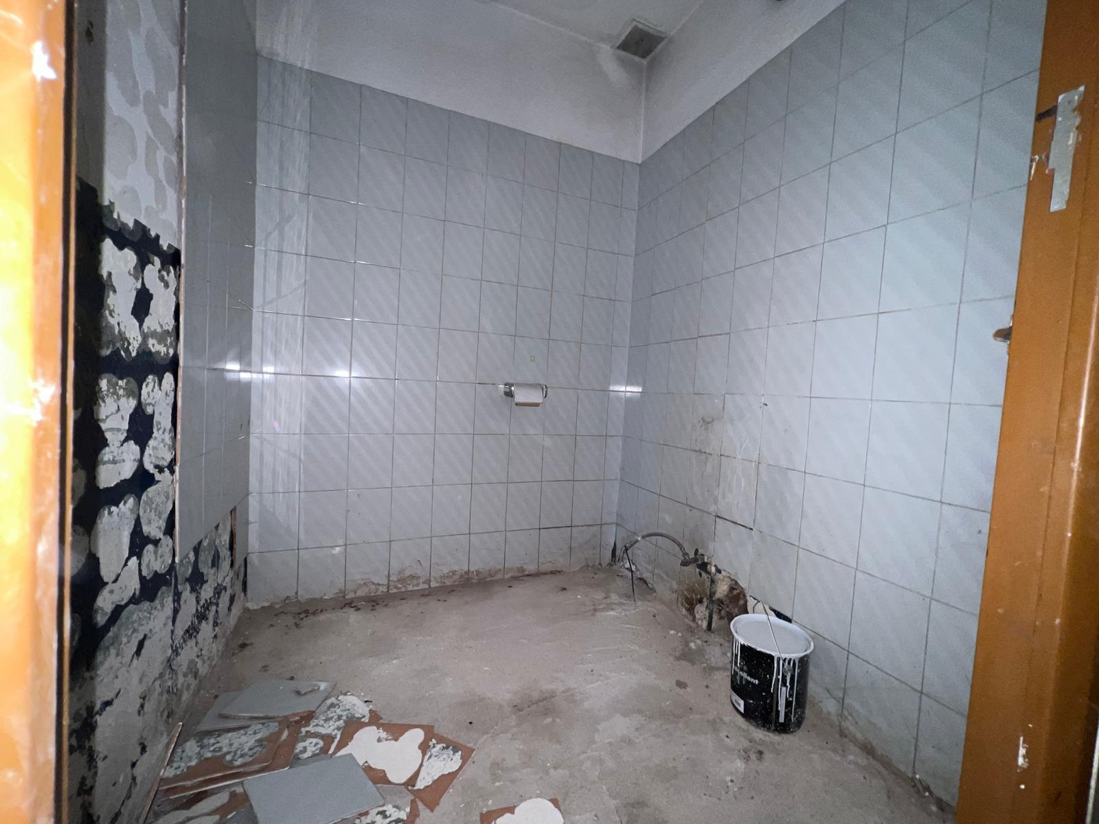 Imagen 4 Local Comercial en venta en San Martín De La Vega / Junto a parada de autobús y servicios ...
