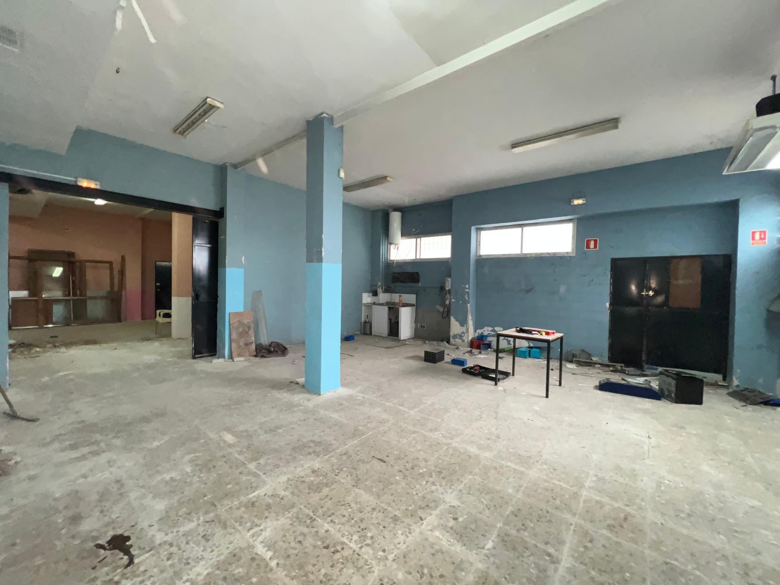 Imagen 7 Local Comercial en venta en San Martín De La Vega / Junto a parada de autobús y servicios ...