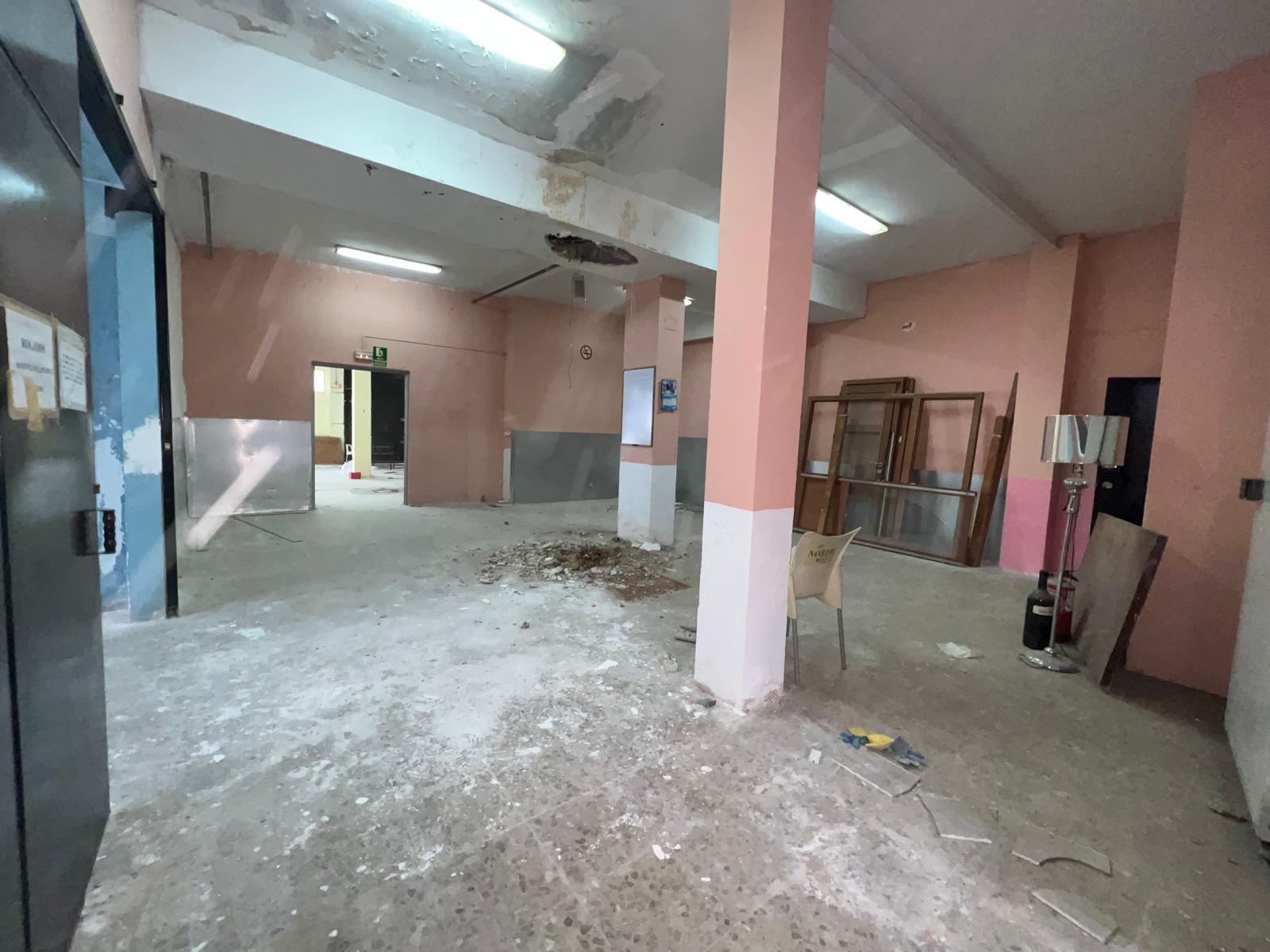 Imagen 10 Local Comercial en venta en San Martín De La Vega / Junto a parada de autobús y servicios ...
