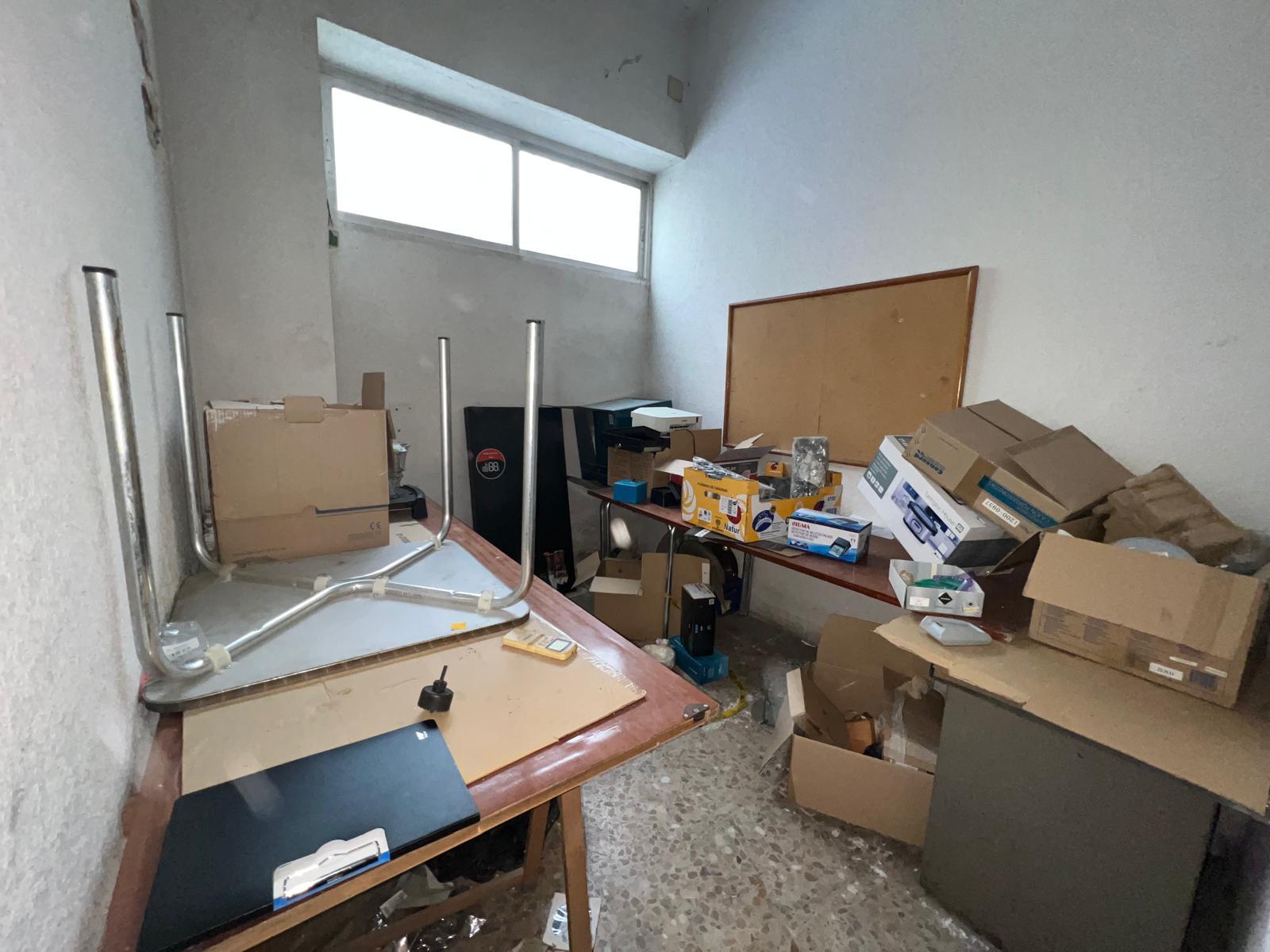 Imagen 1 Local Comercial en venta en San Martín De La Vega / Junto a parada de autobús y servicios ...