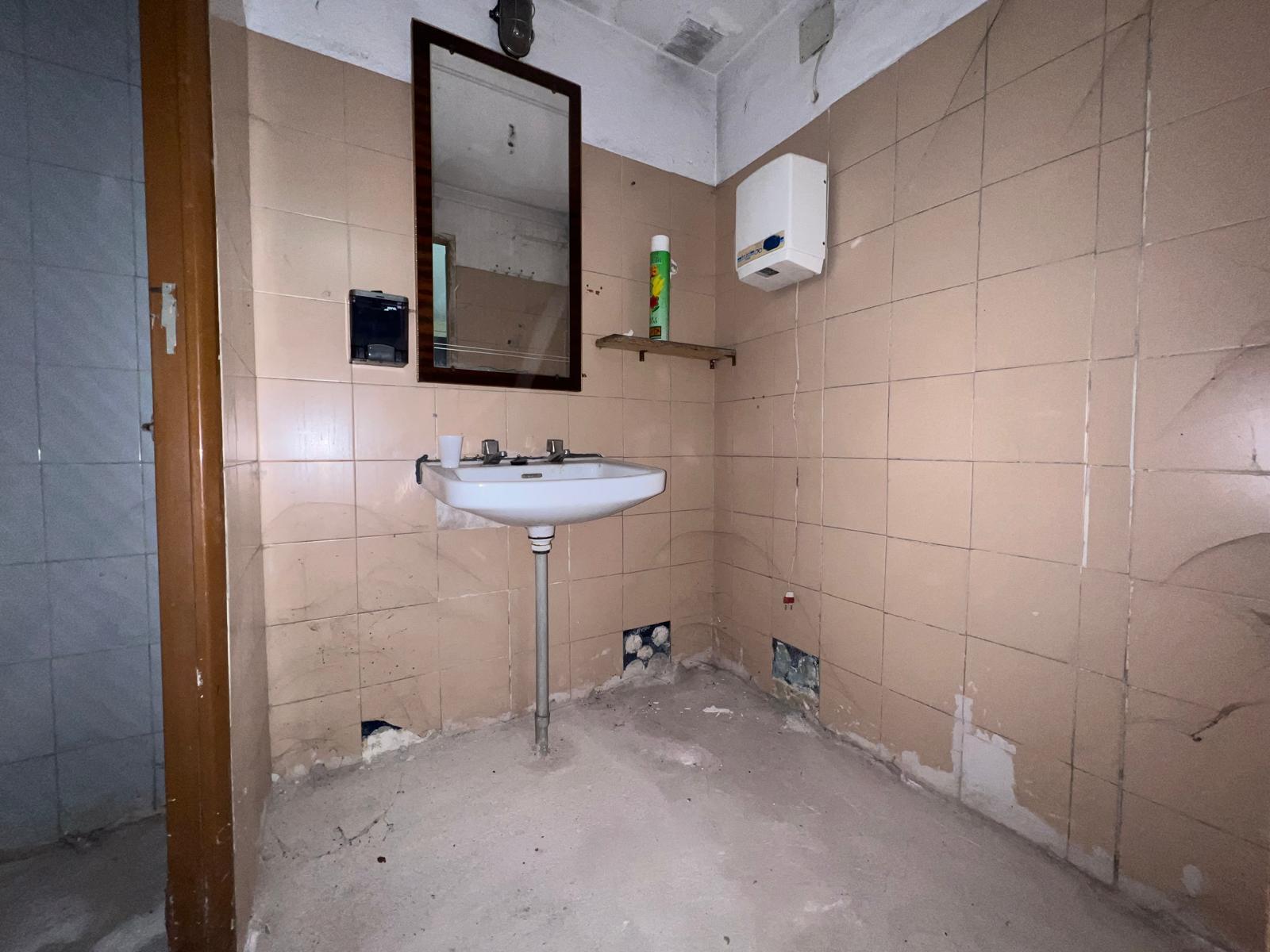 Imagen 16 Local Comercial en venta en San Martín De La Vega / Junto a parada de autobús y servicios ...