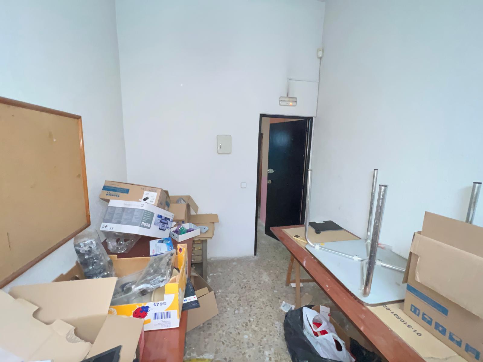 Imagen 2 Local Comercial en venta en San Martín De La Vega / Junto a parada de autobús y servicios ...