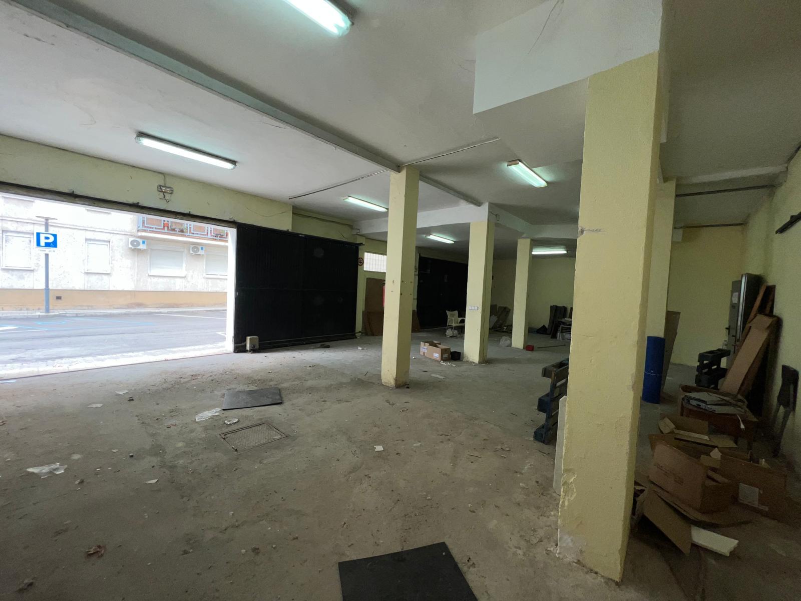 Imagen 19 Local Comercial en venta en San Martín De La Vega / Junto a parada de autobús y servicios ...