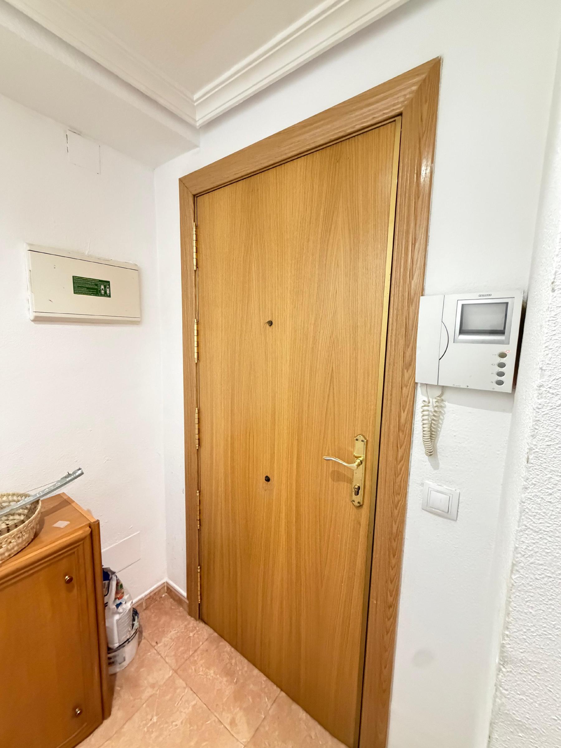 Imagen 2 Piso en venta en Azuqueca De Henares / Cerca del Colegio la Paloma