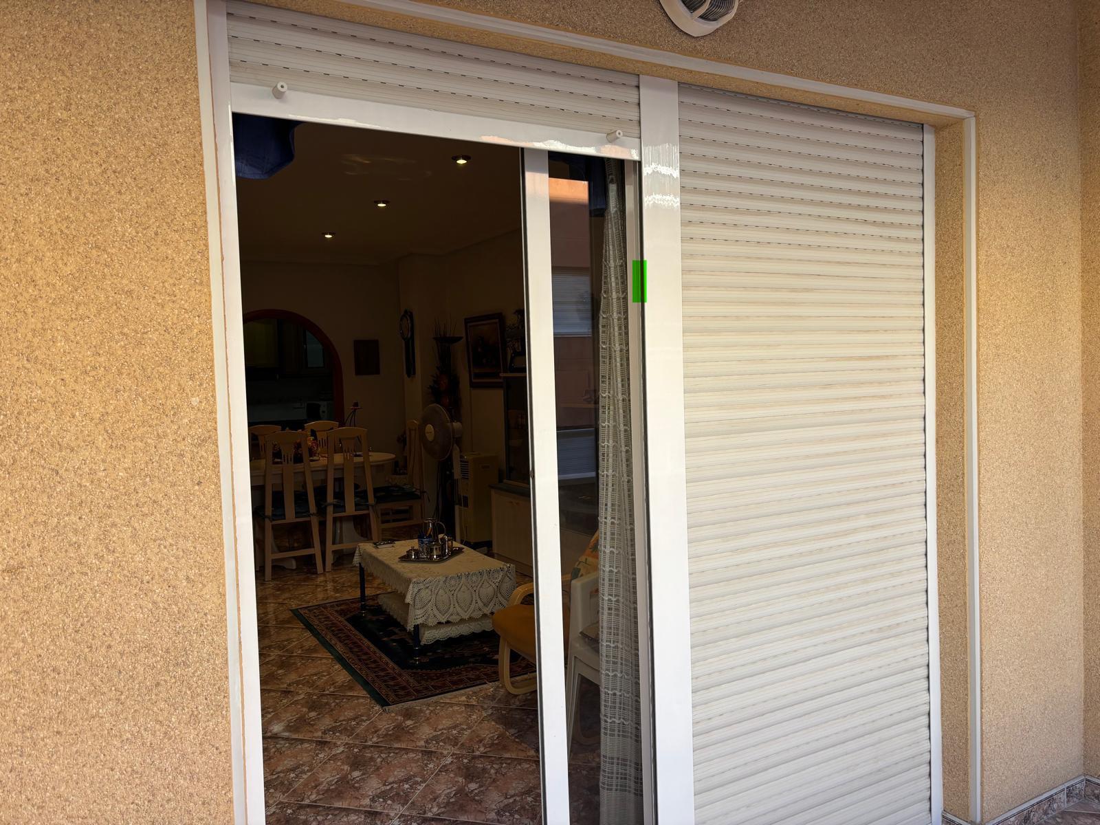 Imagen 3 Apto. Playa en venta en Torrevieja / A cuatro calles de la playa zona centro