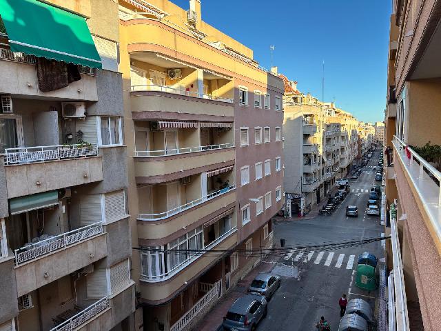 Imagen 4 Inmueble 300138 - Apto. Playa en venta en Torrevieja / A cuatro calles de la playa zona centro