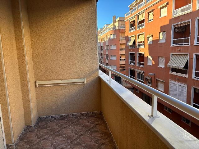 Imagen 12 Inmueble 300138 - Apto. Playa en venta en Torrevieja / A cuatro calles de la playa zona centro