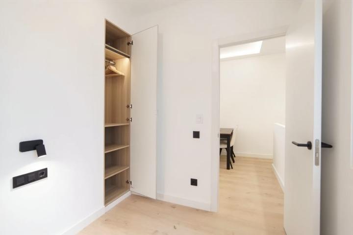 Imagen 15 Piso en venta en Barcelona / Entre plaza alfons comin y carrer de craywinckel