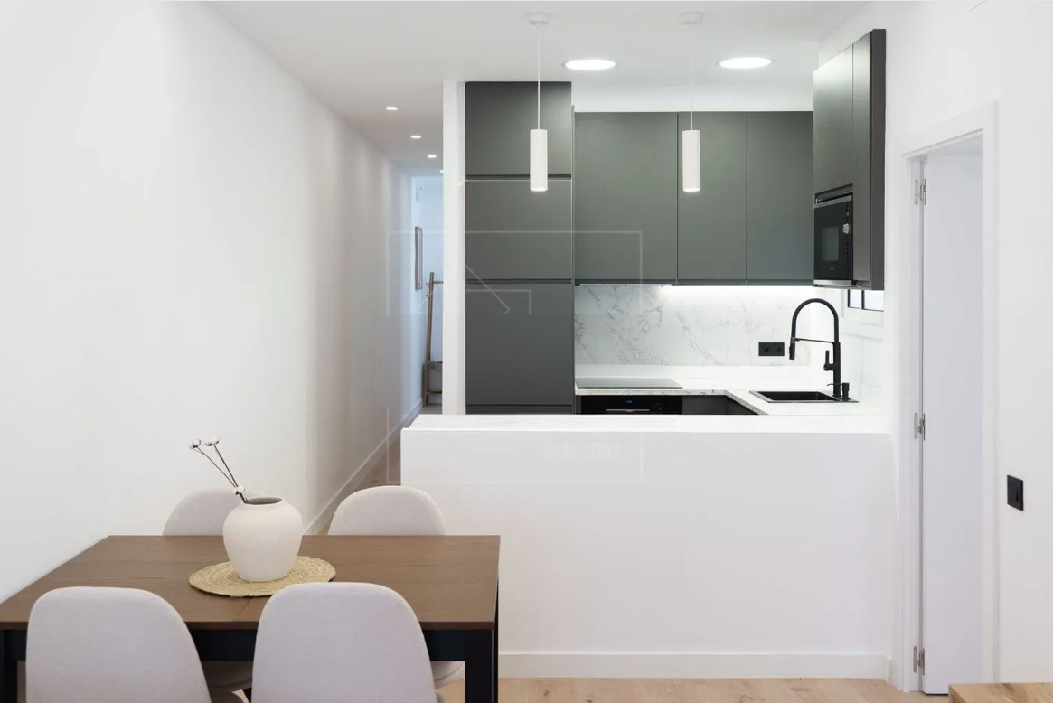 Imagen 3 Piso en venta en Barcelona / Entre plaza alfons comin y carrer de craywinckel
