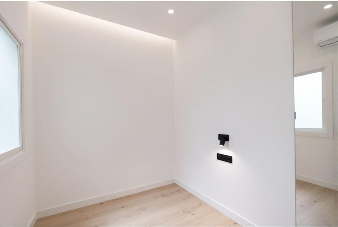 Imagen 10 Piso en venta en Barcelona / Entre plaza alfons comin y carrer de craywinckel