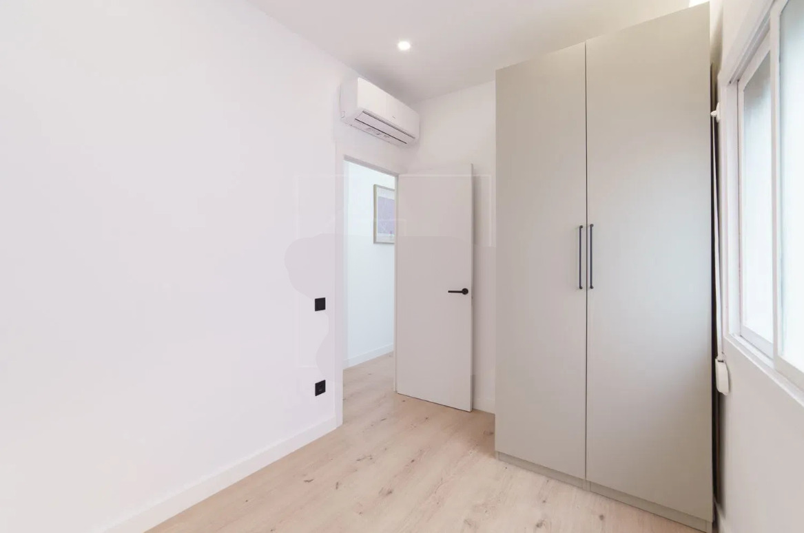 Imagen 11 Piso en venta en Barcelona / Entre plaza alfons comin y carrer de craywinckel