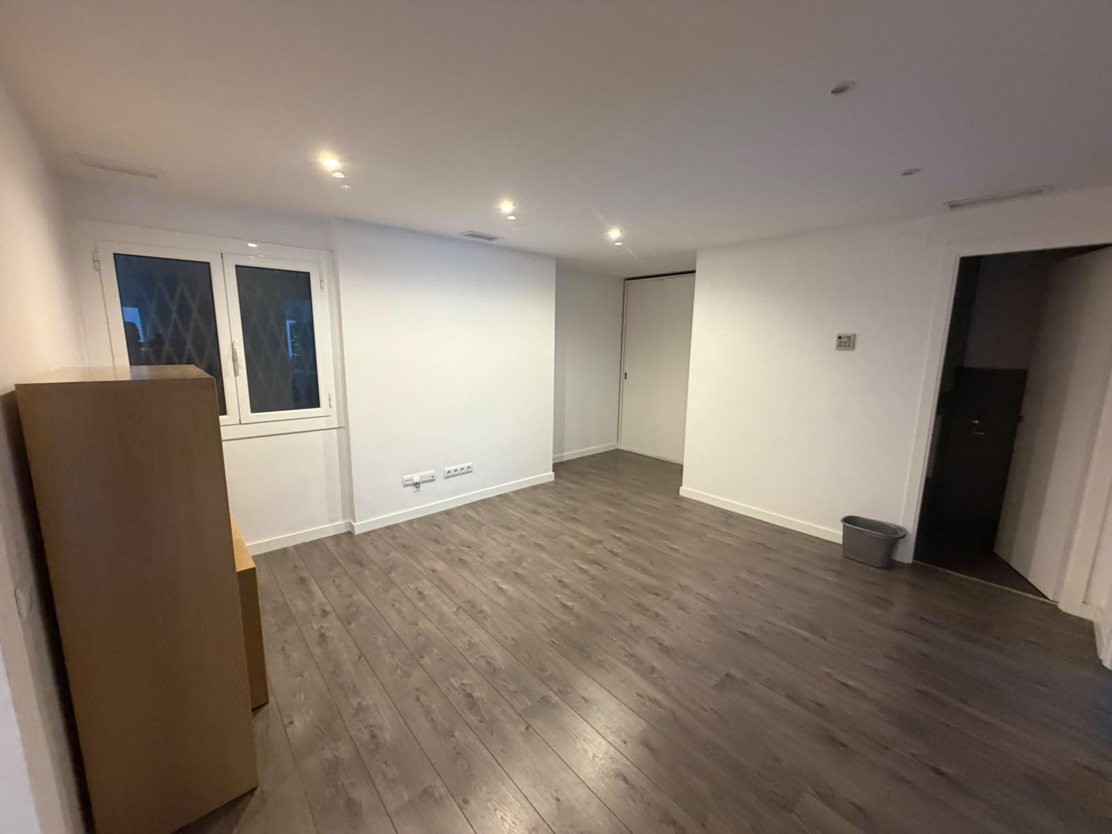 Imagen 25 Piso en venta en Barcelona / Entre baixada de la gloria y baixada de briz