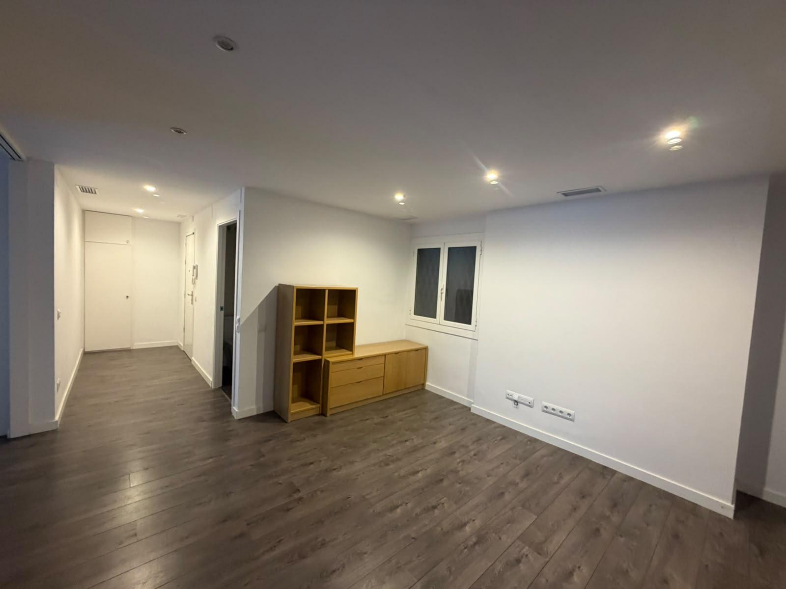 Imagen 24 Piso en venta en Barcelona / Entre baixada de la gloria y baixada de briz