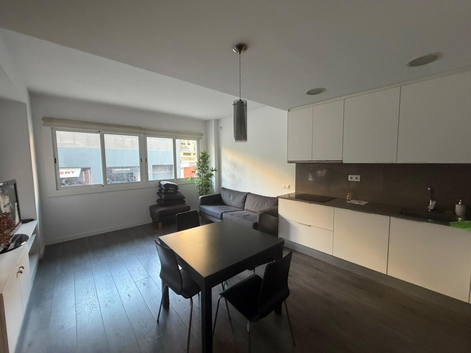 Imagen 10 Piso en venta en Barcelona / Entre baixada de la gloria y baixada de briz