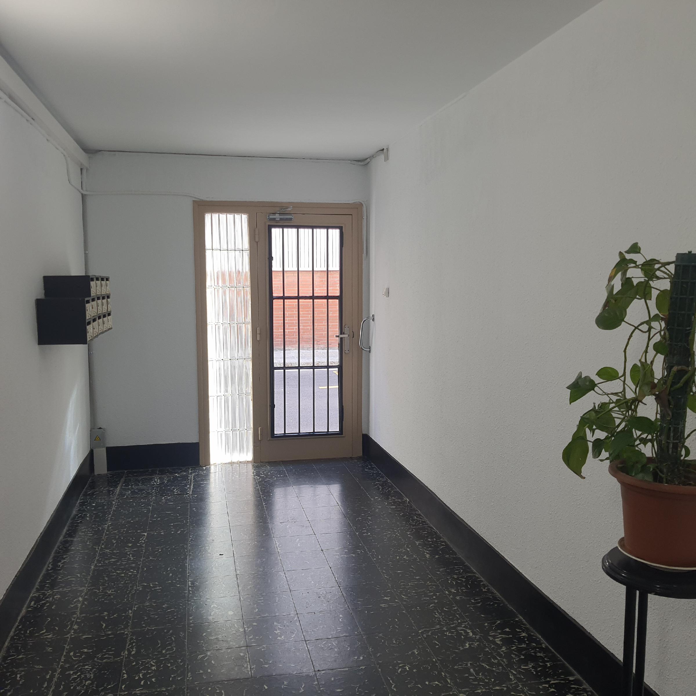 Imagen 16 Piso en venta en Barcelona / Junto calle mora de ebro y metro el coll la teixonera