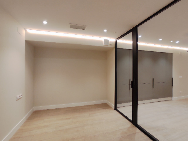 Imagen 8 Inmueble 300765 - Piso en venta en Barcelona / Vallirana con Francoli