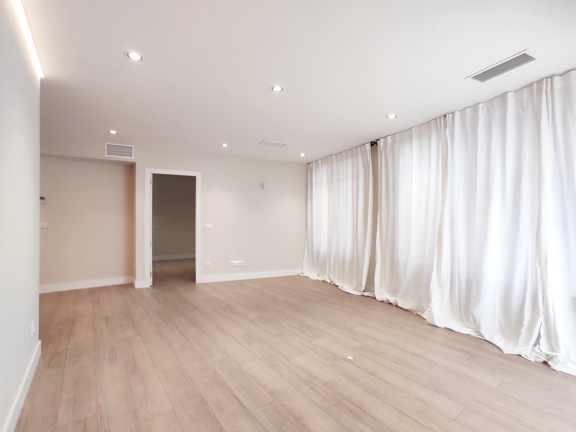 Imagen 1 Piso en venta en Barcelona / Carrer vallirana esquina francoli